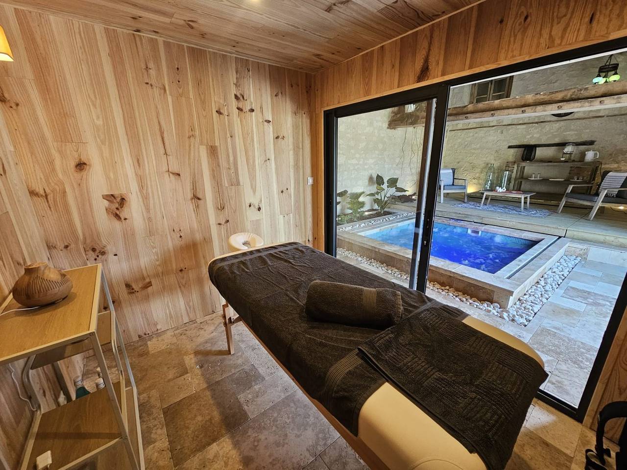 Chambres & table d'hôtes avec spa privatif - La Suite "Olivier l'ardéchois" in Bourgueil, Vallée de la Loire