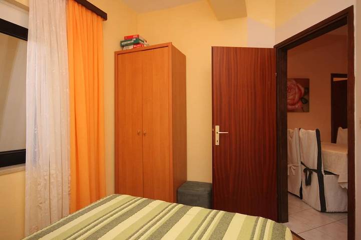 Ganze Wohnung, 2-Zimmer-Ferienwohnung mit Terrasse Pomer, Medulin in Pomer, Südküste Istrien