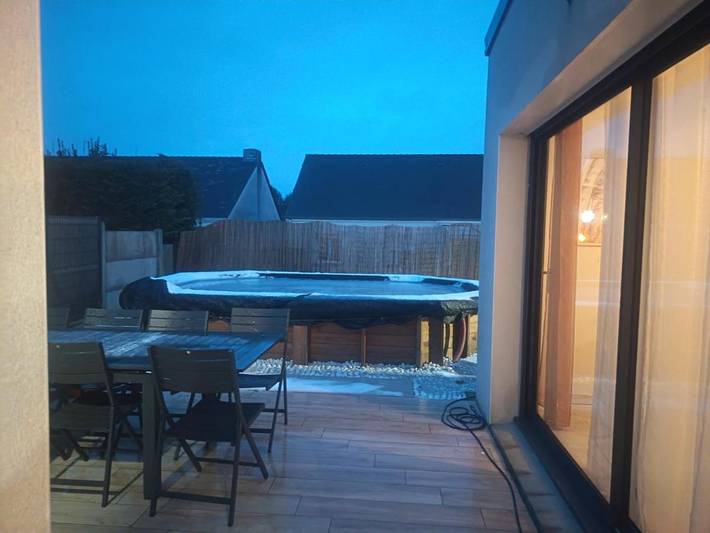 Location de vacances pour 8 personnes, avec piscine ainsi que jardin et jacuzzi à Carquefou - 3