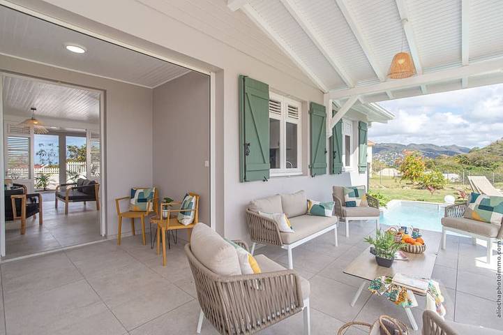 Chalet für 4 Personen, mit Terrasse und Pool sowie Garten - 1