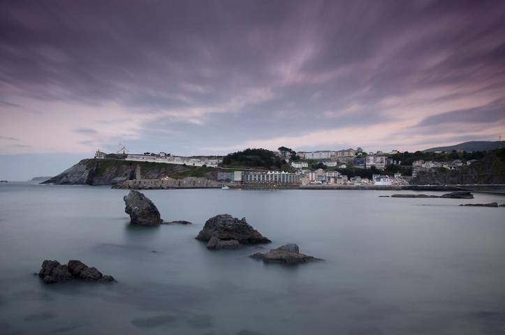 Apartamento para 5 personas, con vistas y terraza, Se admiten mascotas en Luarca