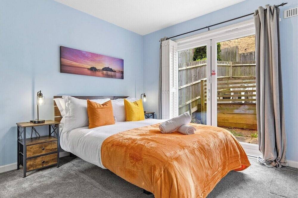 1Br • Free Parking • Home Away From Home • Lgw in Crawley, West Sussex