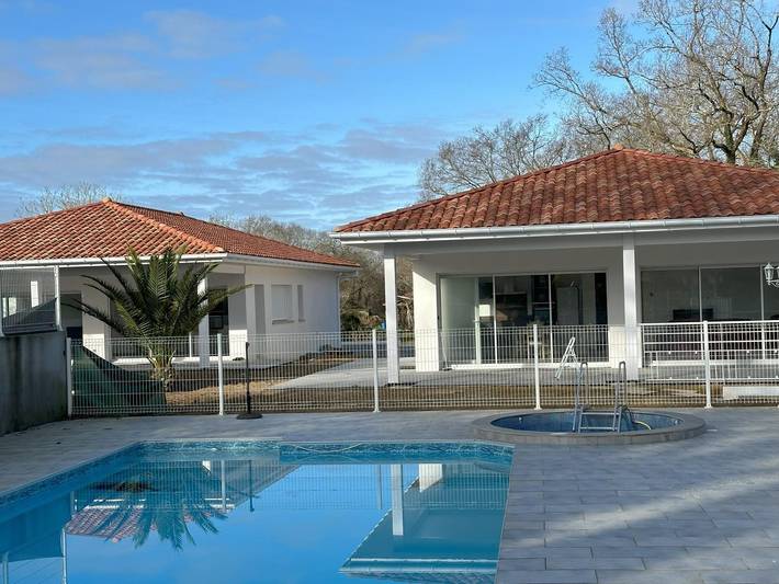 Gîte pour 6 personnes, avec terrasse ainsi que piscine et jardin, animaux acceptés à Saint-Martin-de-Seignanx - 2
