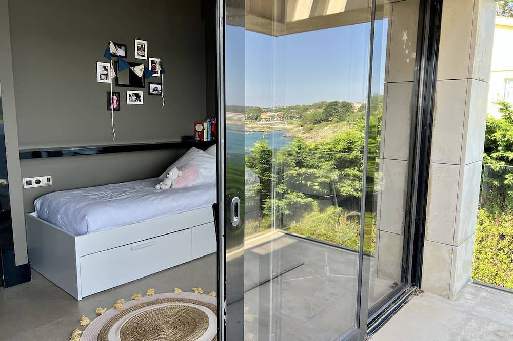 Chalet de Diseño Para Sentirte Acariciado por el Mar, Mera, Galicia in Oleiros (Espanha), Galician Coast