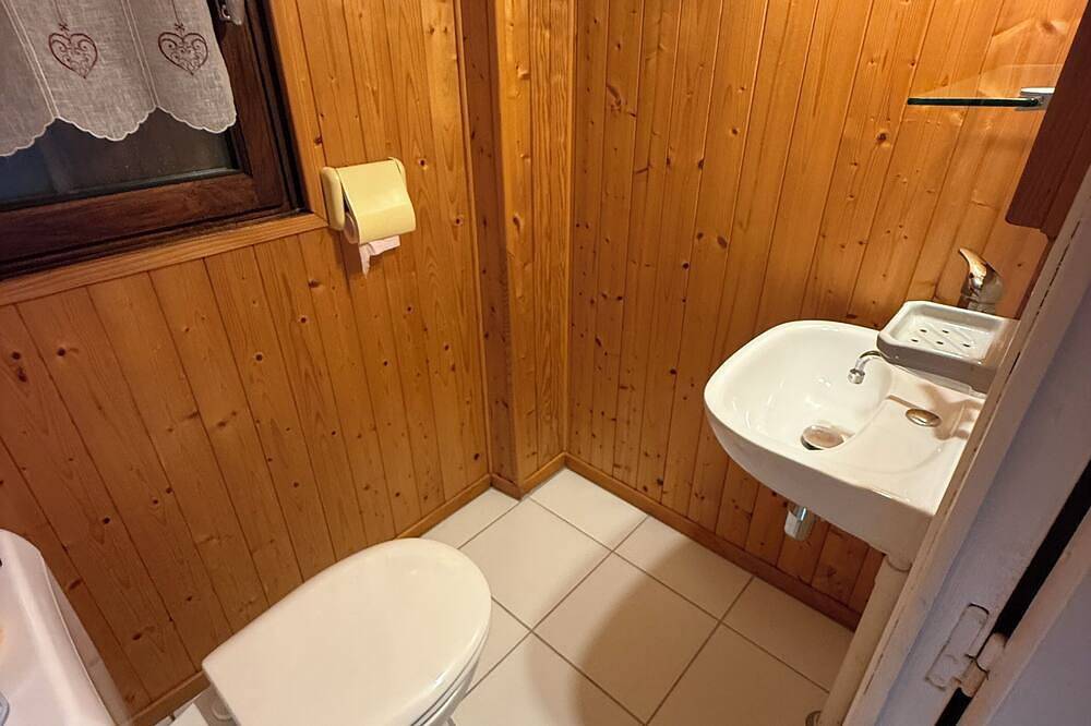 Entire apartment, Faverges-Seythenex - Type 3 ground floor with private terrace. in Faverges, Parc naturel régional du Massif des Bauges