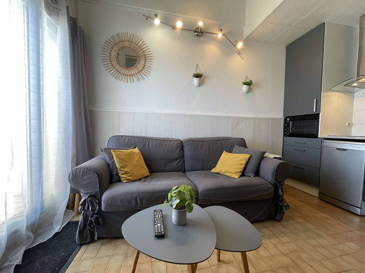 Entire apartment, Modern 6 pers apt with pool, Ac, parking - Gruissan in Gruissan (Ville), Gruissan