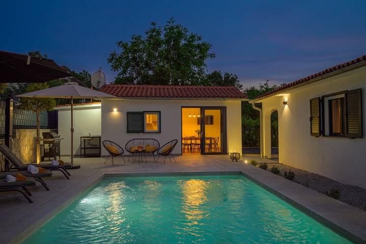 Villa für 6 Personen, mit Terrasse und Pool in Labin