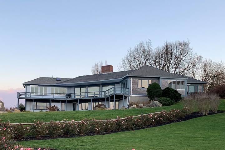 Vacation rental for 13 people, with balcony and yard in Orleans (MA)