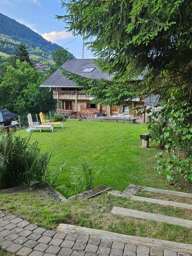 Gîte pour 10 personnes, avec vue ainsi que jardin et sauna, adapté aux familles à Troistorrents - 4
