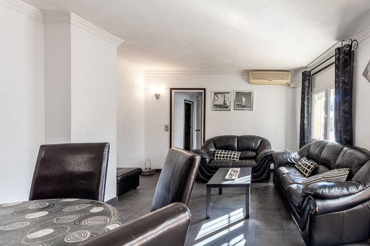 Geheel appartement, Penthouse La Riera met tuin, airco en wifi in Central Lloret de Mar, Lloret de Mar