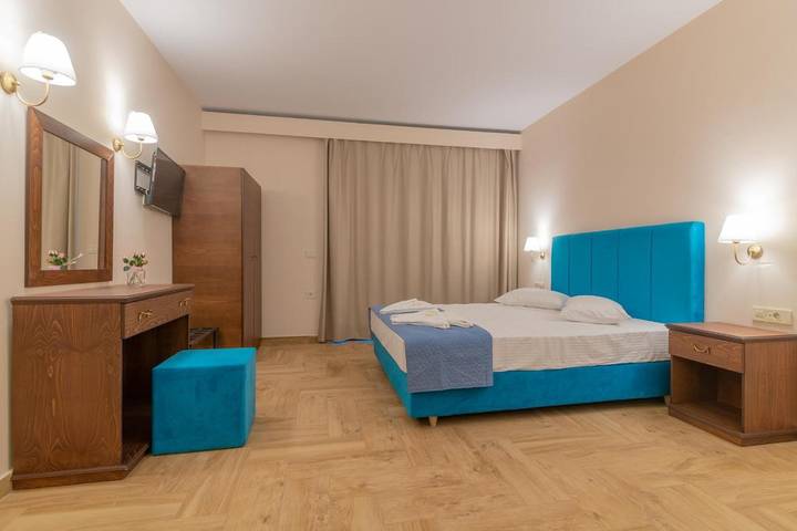 Location de vacances pour 5 personnes, avec balcon ainsi que piscine et bassin pour enfant dans Kalamaki - 4