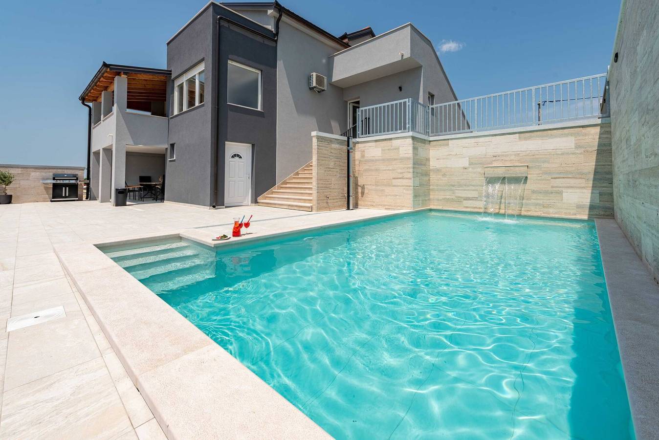 Villa Pezer with heated pool & sauna in Grad Benkovac, Zadar