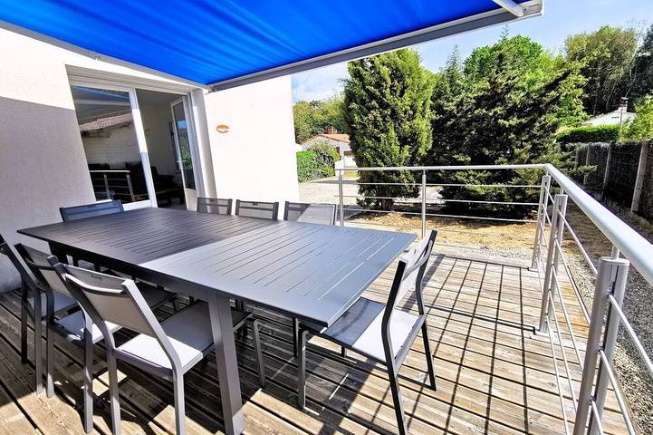 Location de vacances pour 8 personnes, avec jardin et terrasse dans Plage des Conches
