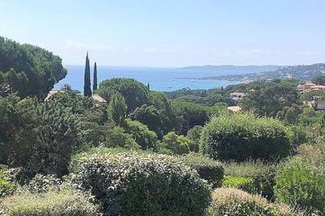 Gîte pour 2 personnes, avec jardin ainsi que piscine et balcon dans Plage Des Elephants