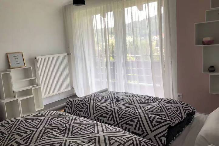 Apartamento inteiro, Spacious apartment in a unique location by the forest with fantastic views. in Bühl-Bühlertal (Baden-Württemberg), Buhlertal