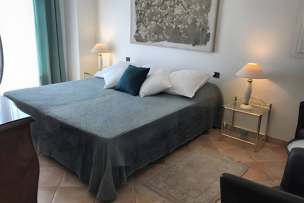 Bed and Breakfast 'Li Estella' con terraza compartida, Wi-Fi y aire acondicionado in Le Rouret, Region de Cannes