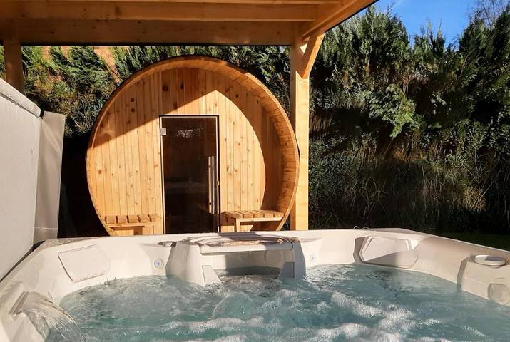 Location de vacances pour 4 personnes, avec vue et jardin ainsi que terrasse et sauna dans Hockai