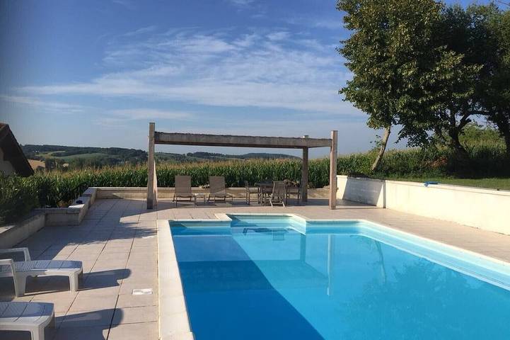 Gîte pour 4 personnes, avec balcon/terrasse et terrasse à Lusignac