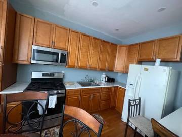 Vacation Rental for 10 Guests in West New York, New Jersey, Picture 3