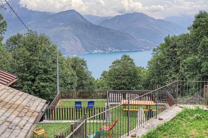 Chalet für 6 Personen, mit Balkon und Garten sowie Seeblick
