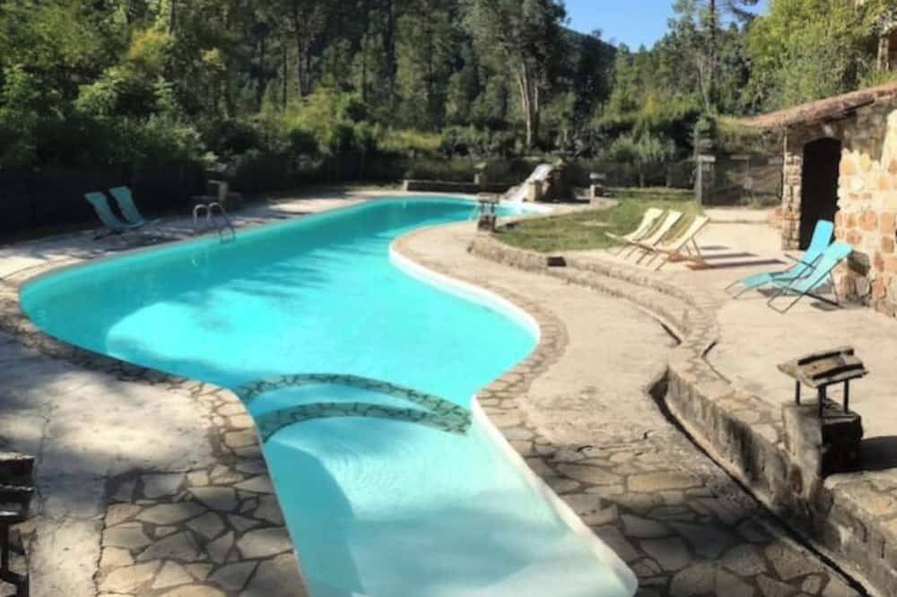 Mas en Cévennes jusqu'à 27 personnes avec piscine de 22 m en été in Sainte-Cécile-d'Andorge, Parc national des Cévennes