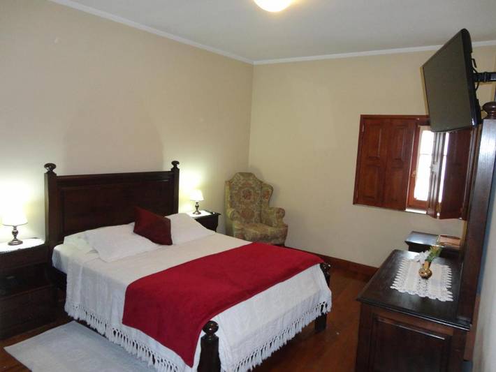 Location de vacances pour 3 personnes, avec bassin pour enfant et vue ainsi que piscine et jardin dans Vila Verde - 2