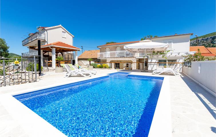 Gemütliche 2-Zimmer-Wohnung mit Pool, WLAN und Terrasse in Dalmatinisches Zagora