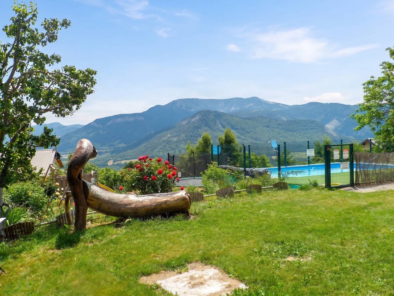 Appartement entier, Appartement charmant à Selonnet avec piscine partagée et vue in Selonnet, Alpes-de-Haute-Provence