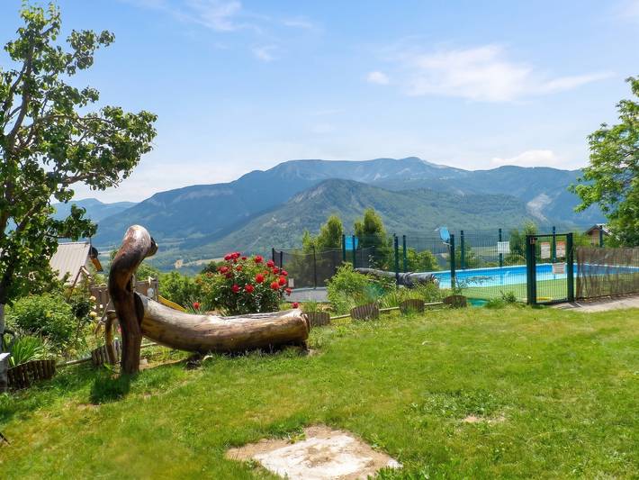 Appartement entier, Appartement charmant à Selonnet avec piscine partagée et vue in Selonnet, Alpes-de-Haute-Provence