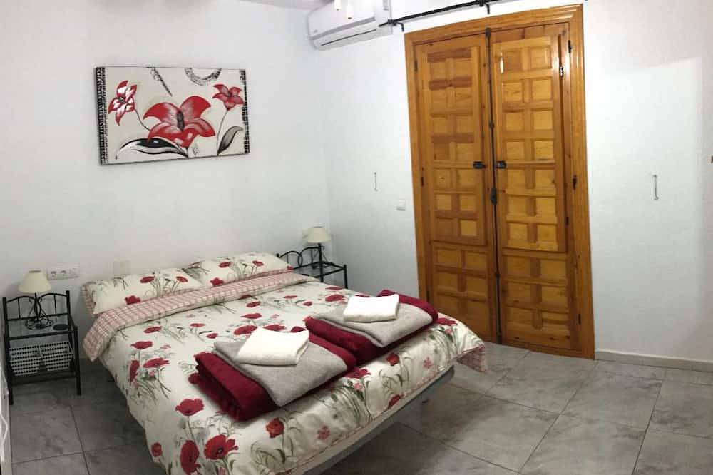 Encantadora villa familiar en una comunidad cerrada segura con una gran piscina. in Puerto de Mazarrón, Mazarrón
