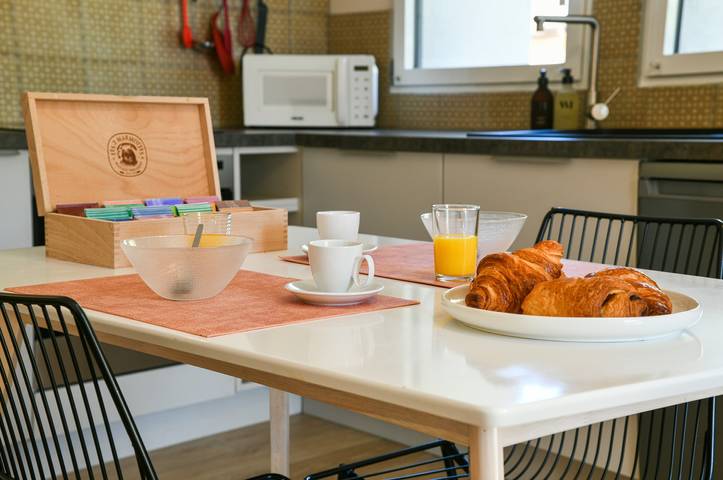 Apartamento entero, Apartamento Chez Flo - Acogedor con vistas a la montaña y aire acondicionado in Saint-Pierre-d'Albigny, Chambéry region