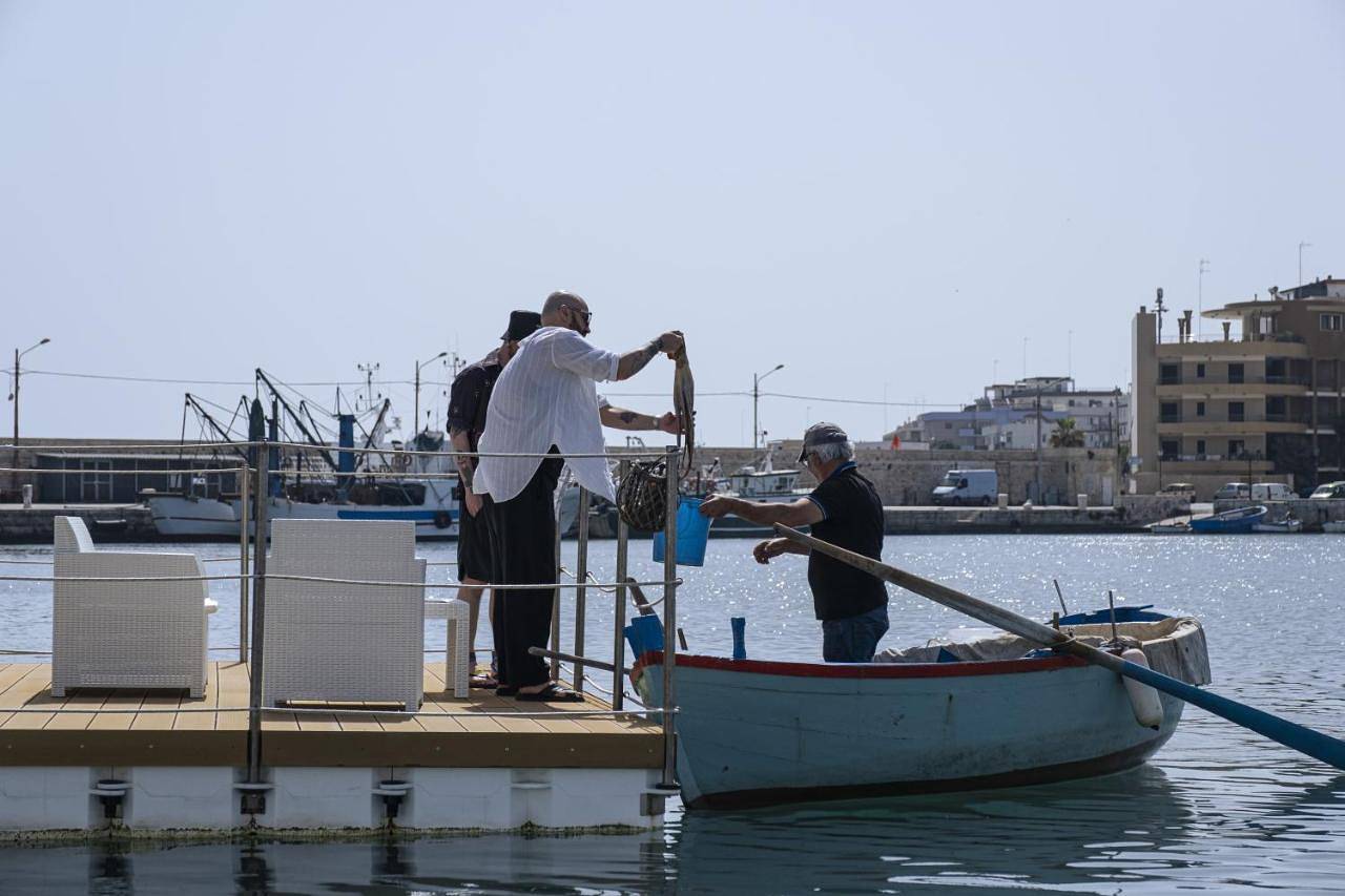 Houseboat Floatart Experience Bisceglie in Spiaggia del macello, Bisceglie