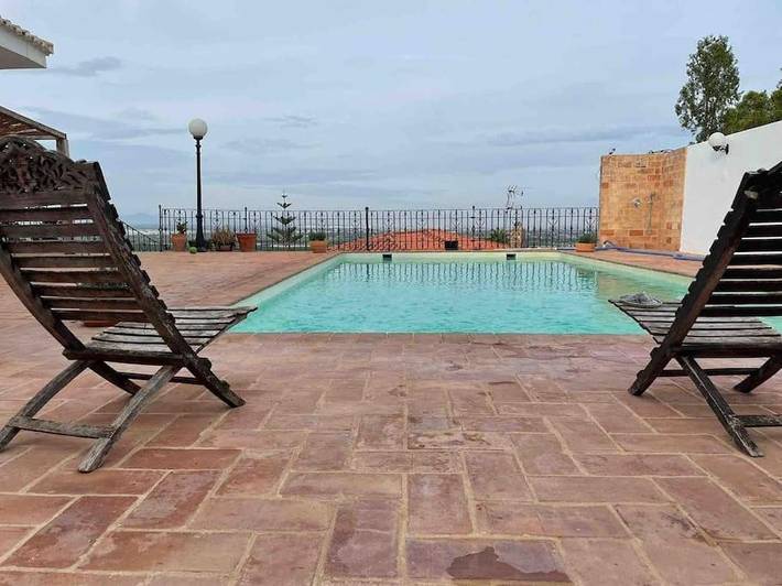 Location de vacances pour 8 personnes, avec jardin et vue ainsi que piscine et balcon à Chiva - 3