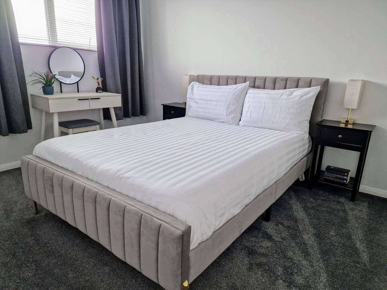 3 Bed House - Sleeps 8 - Parking - Wifi in Colchester, Essex