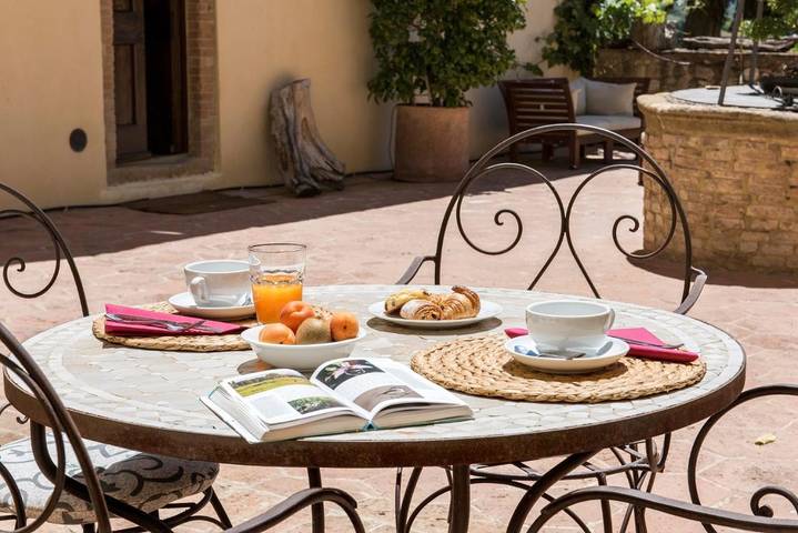 Location de vacances pour 5 personnes, avec piscine et jardin, animaux acceptés à Fiano - 2