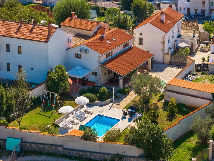 Ferienhaus für 10 Personen, mit Terrasse und Pool, mit Haustier - 1