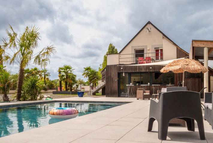 Location de vacances pour 26 personnes, avec Balcon ainsi que Terrasse et Piscine à La Membrolle-sur-Choisille