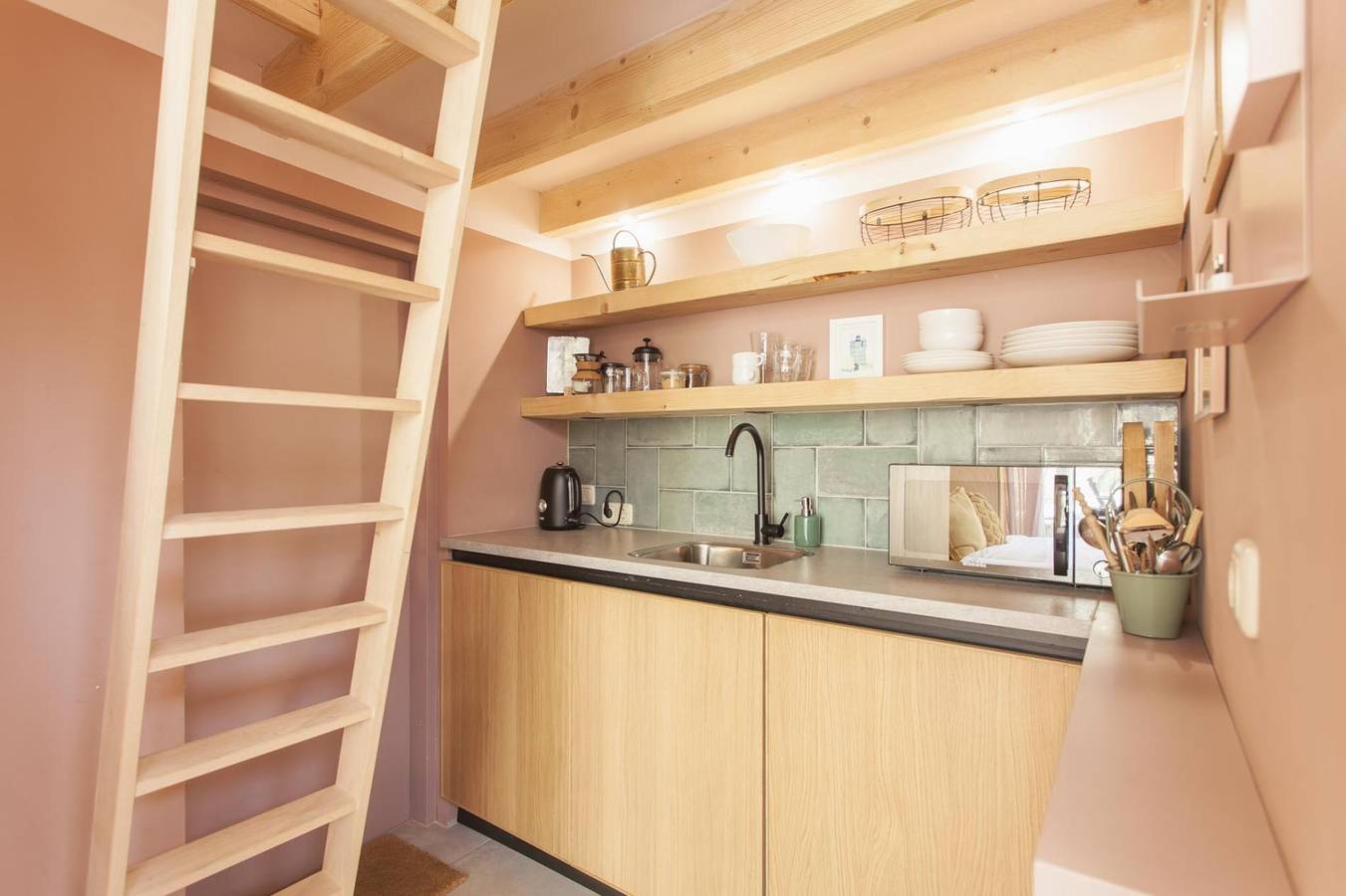 Lovely and charming guesthouse near city center in Dordrecht, Nationalpark De Biesbosch