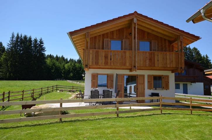 Ferienhaus für 6 Personen, mit Balkon und Terrasse sowie Garten und Sauna in Lechbruck am See