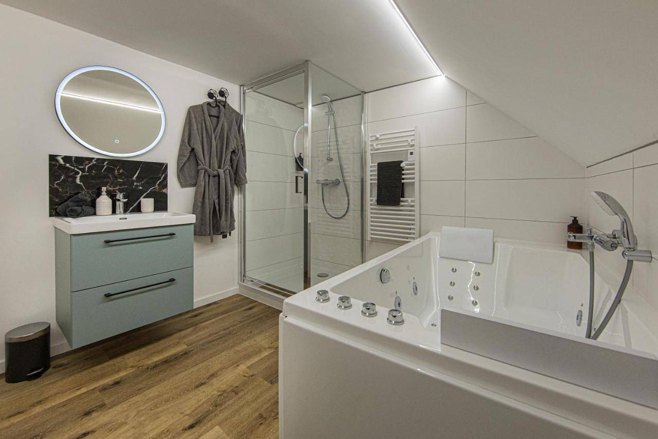 Appartement entier, La Breizh moi Balnéo Love Room in Josselin, Région de Pontivy
