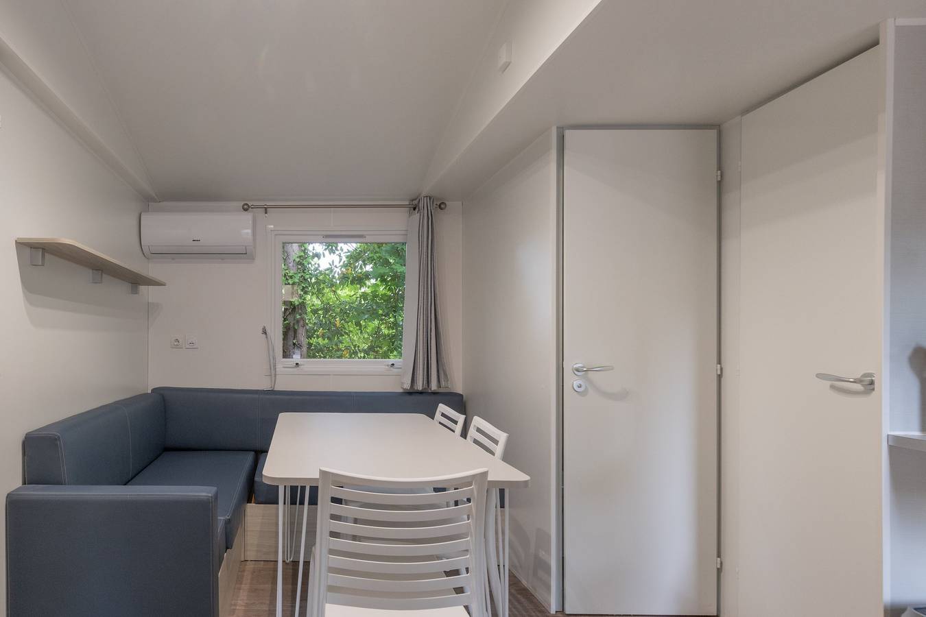 Casa móvil 'Mobil-home B - 1-6 Pers' con piscina compartida, terraza privada y jardín compartido in Lavilledieu, Ardèche