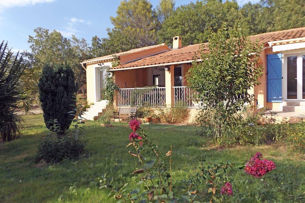 Villa Provence, renovated in 2016, private pool, and large garden in Villecroze, Draguignan region