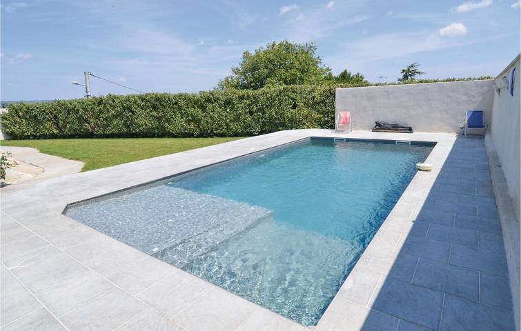 Gelassener Rückzugsort in Sernhac: 127m², Parkplatz, TV, Pool, Garten & Internet in Sernhac, Nimes und Umgebung