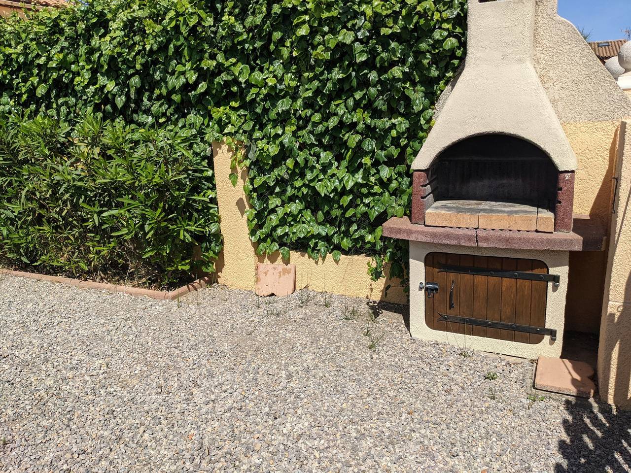 Port-la-Nouvelle : Villa T2 avec jardin fleuri, véranda, barbecue, parking privé, à 900m de la plage in Port-la-Nouvelle, Côte d'Améthyste