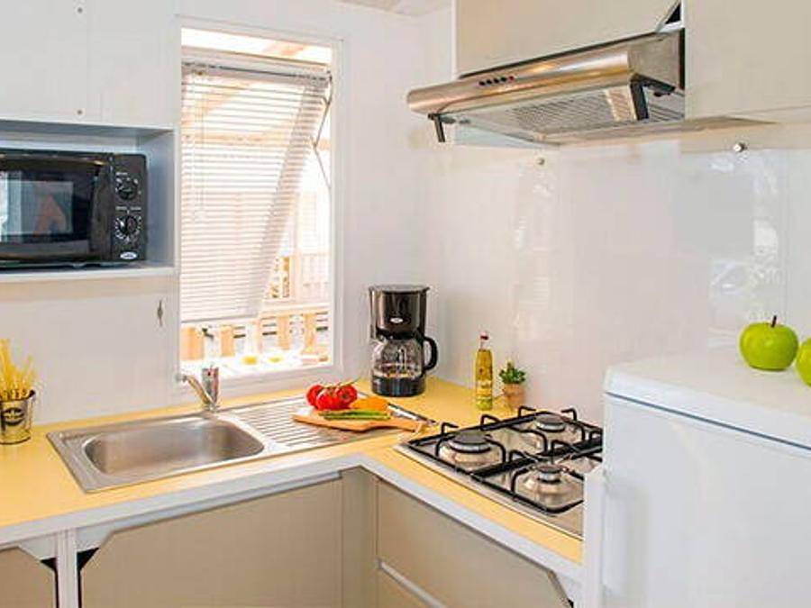 Camping El Pinar - Bungalow 4 personas - Mobil-home | Clásico | 2 Dormitorios | 4 Pers. | Terraza Individual | 1 Baño | Aire-con. in Els Pins Blanes, Blanes