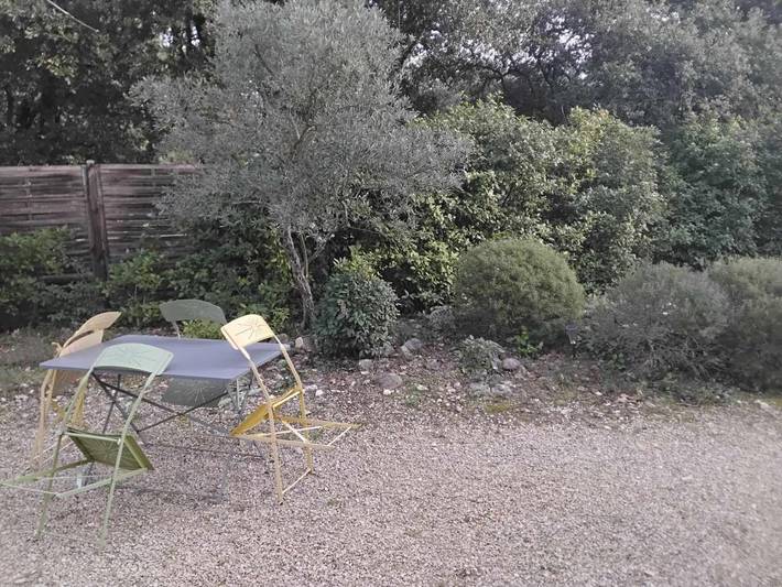 Location de vacances pour 2 personnes, avec jardin et piscine ainsi que vue et terrasse à Mazan - 2