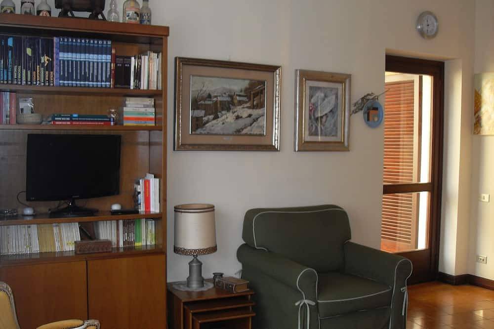 Ganze Wohnung, In der Nähe von Stresa, Wohnung Lesa mit Terrasse mit Blick auf den See. Wi-Fi in Lesa, Lago Maggiore (Piemont)