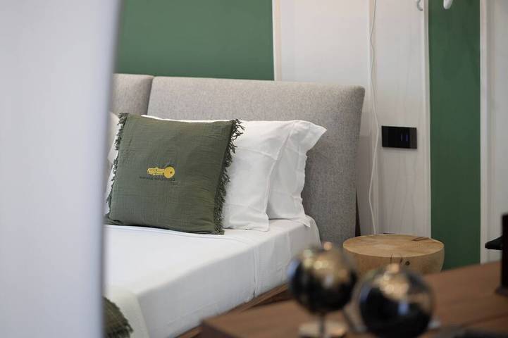 Entire apartment, Just three minutes from the Royal Palace of Caserta, Caserta Luxury Apartment awaits you in Caserta, Caserta Province