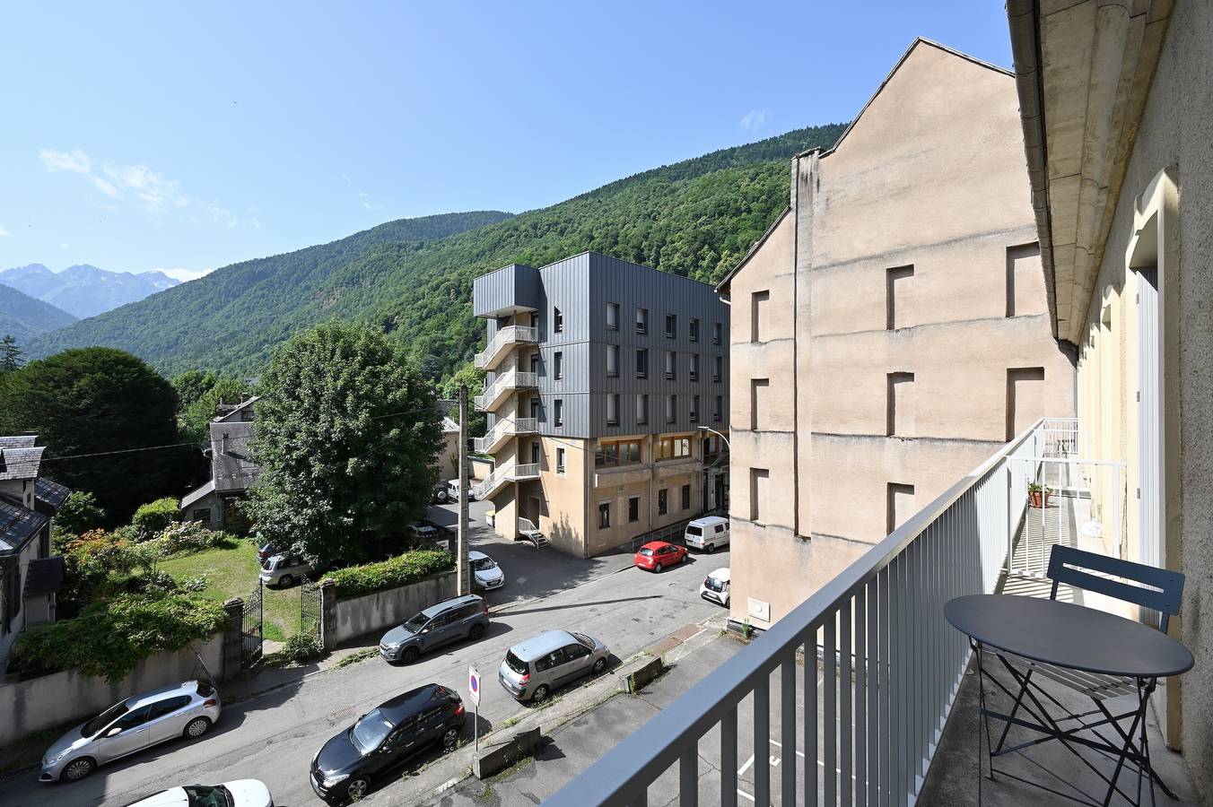 Ganze Wohnung, Appartement 'L'Encatador - Bagnères-de-Luchon' mit Bergblick in Luchon-Superbagnères, Bagnères-de-Luchon
