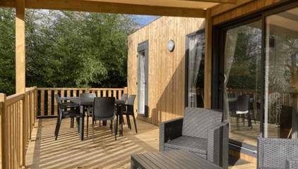 Mobil home pour 6 personnes, avec sauna ainsi que jacuzzi et bassin pour enfant à Quimper